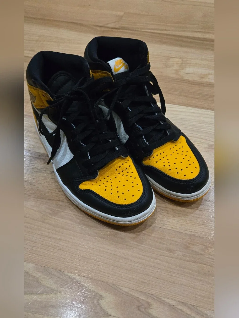 Air Jordan 1 Retro High Top Sneakers Yellow, Black & White Size 7